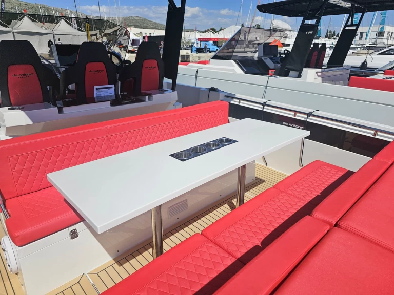 De Antonio De Antonio D32 de alquiler a Seget Donji