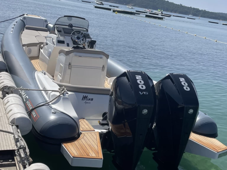 Alquiler Neumática Lomac con o sin  título de navegación