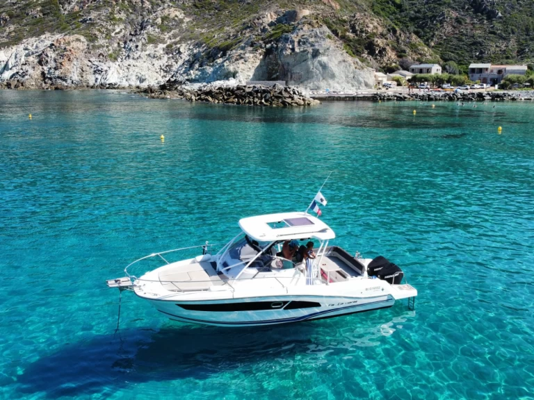 Alquiler de Jeanneau Cap Camarat 9.0 WA en Bastia