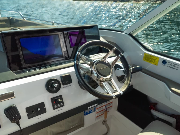 Alquiler de barcos Mandelieu-la-Napoule barato de 28 T-Top