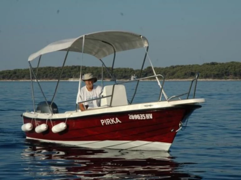 Alquiler de Nautica 500 en Hvar