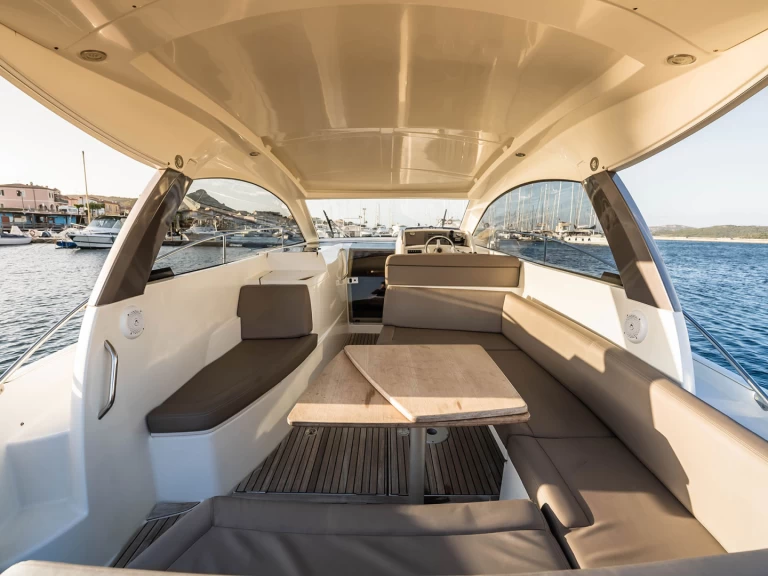 Alquiler de embarcaciones Jeanneau LEADER 9 HT enMadeira Islands en Samboat