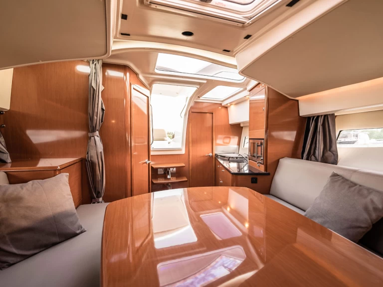 Alquiler Lancha Jeanneau con o sin  título de navegación