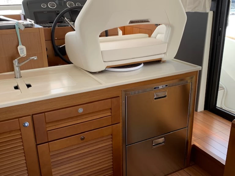 Alquiler de embarcaciones Bénéteau Swift Trawler 47 enImsida en Samboat