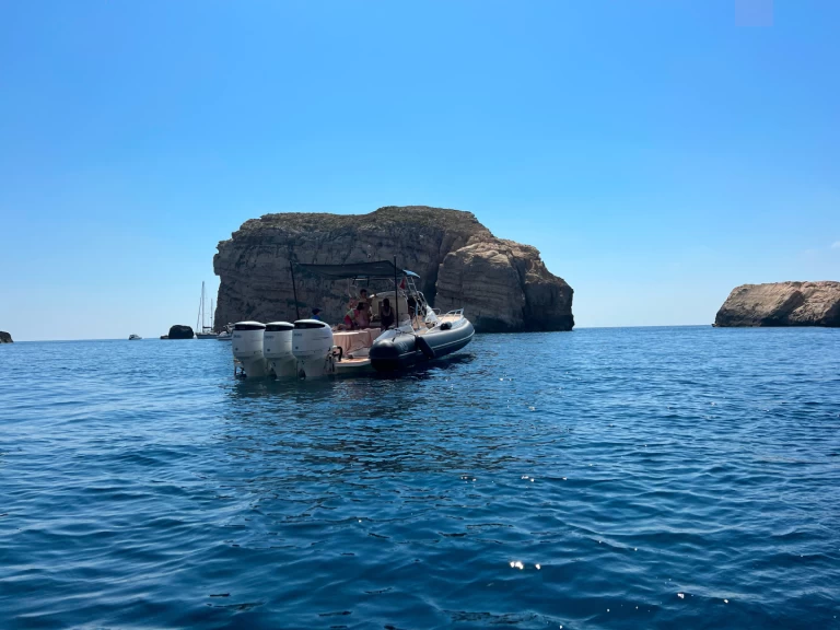 Alquiler de Nuova Nuova Jolly Prince 38 Sport Cabin en Valletta