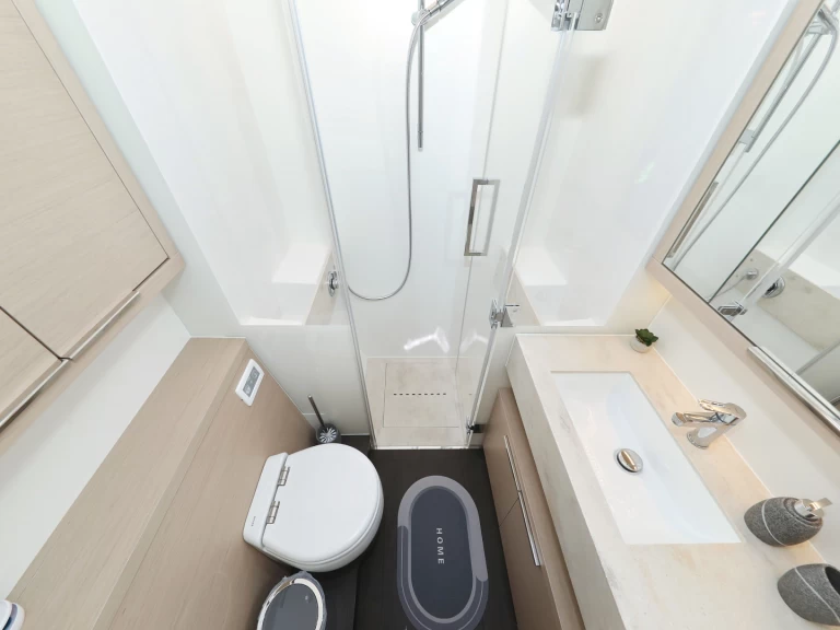 Alquiler de barcos Split barato de Lagoon 55