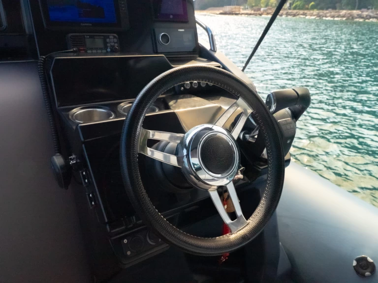 Alquiler Neumática Zodiac con o sin  título de navegación