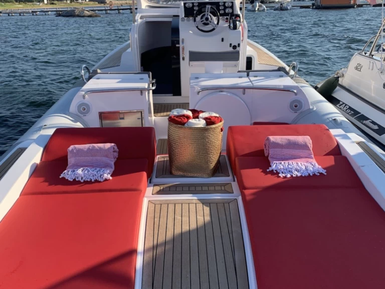 Alquiler Neumática Pirelli con o sin  título de navegación