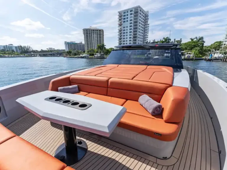 Vanquish 58 T-Top Eleven de alquiler a Port Cogolin