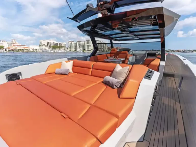 Alquiler Port Cogolin - Vanquish 58 T-Top Eleven en SamBoat