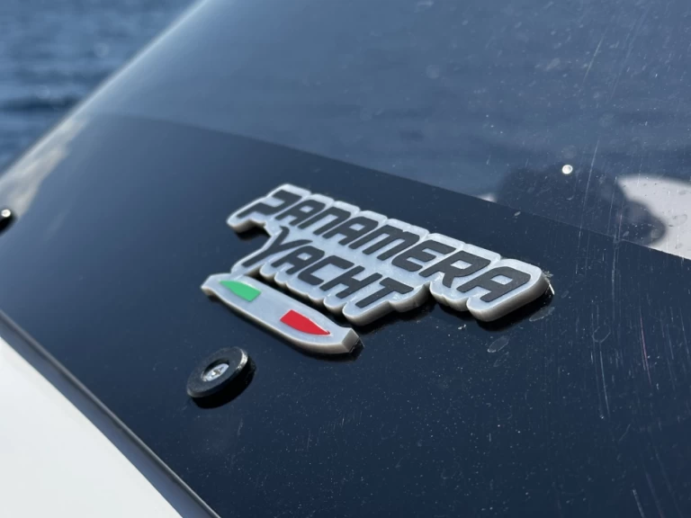 Alquiler de Panamera PY10 en Limáni Lavríou