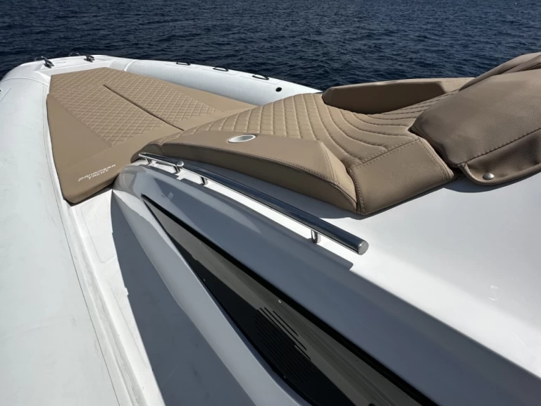 Alquiler de barcos Limáni Lavríou barato de PY10