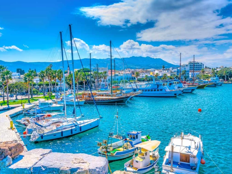 Alquiler de embarcaciones Rinker Captiva  enCos en Samboat