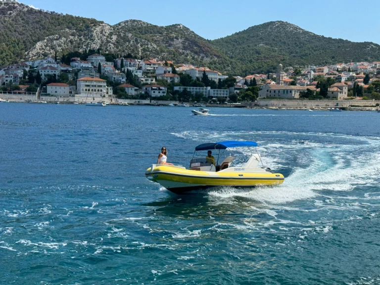 Alquiler de Solemar Aquamax F23 en Hvar