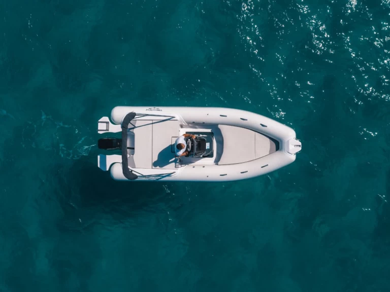 Alquiler Neumática Trimarchi con o sin  título de navegación
