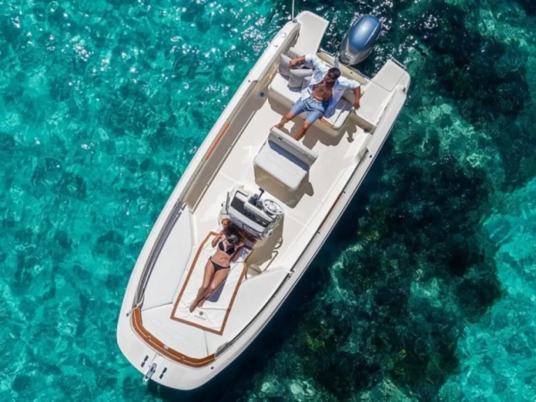 Alquiler de Invictus  Invictus 190 FX en Port du Lavandou