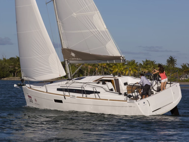 Jeanneau Sun Odyssey 349 de alquiler a Sitges