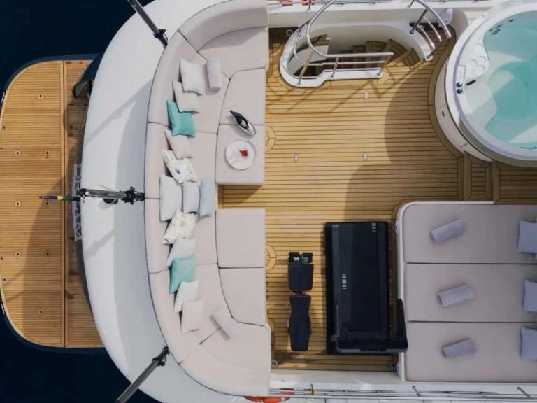 Alquiler de  Custom Built Aluminum Cutter DREAM en Šibenik