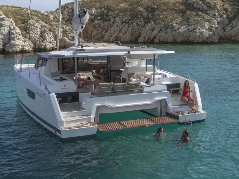 Alquiler de Catamarán, con o sin patrón Fountaine Pajot Marsella