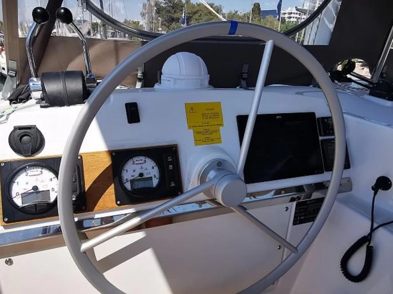 Catamarán para alquilar Álimos al mejor precio