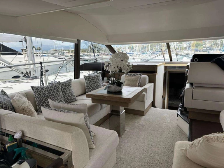 Alquiler de embarcaciones Jeanneau L'Odyssee enSaint-Laurent-du-Var en Samboat