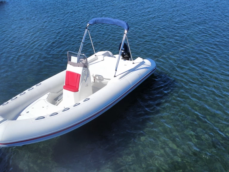 Alquiler Porto Rotondo - Magnus 5,80 en SamBoat