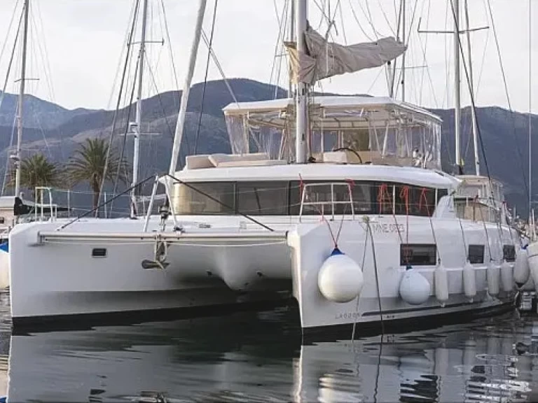 Alquiler de Lagoon Lagoon 46 en Tivat