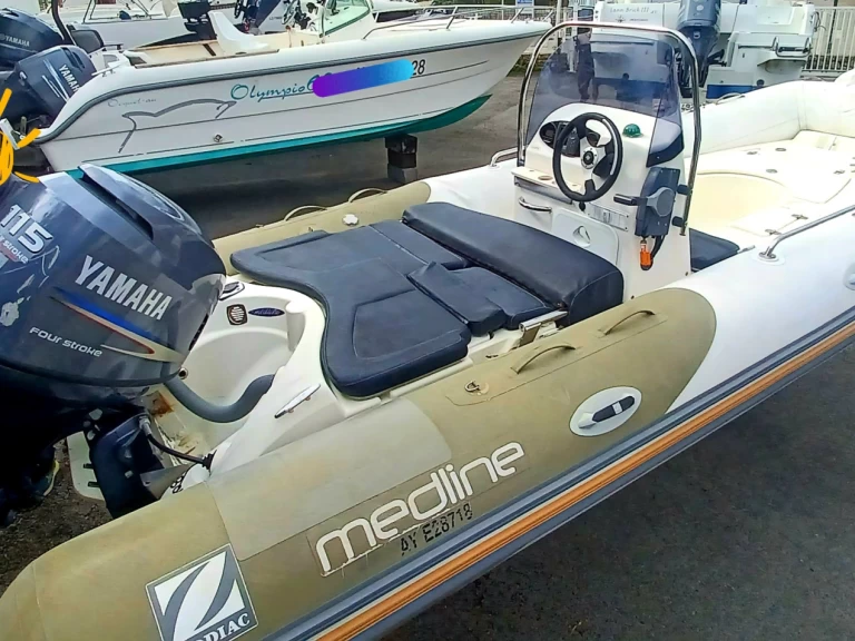 Alquiler Neumática Zodiac con o sin  título de navegación