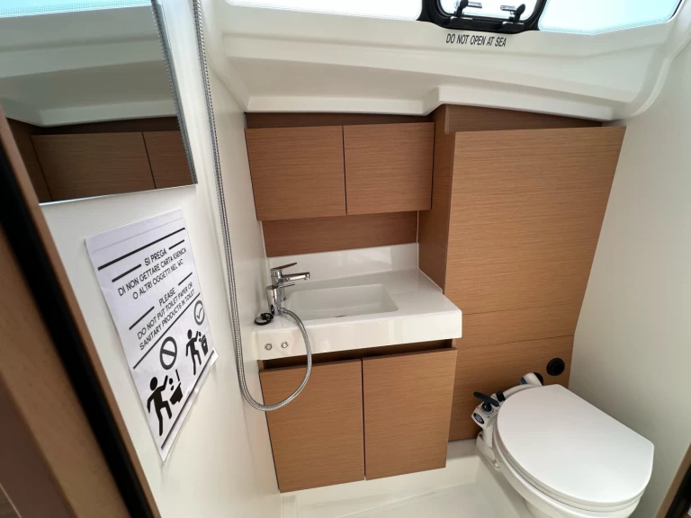 Alquiler de Jeanneau Sun Odyssey 380 en Nettuno