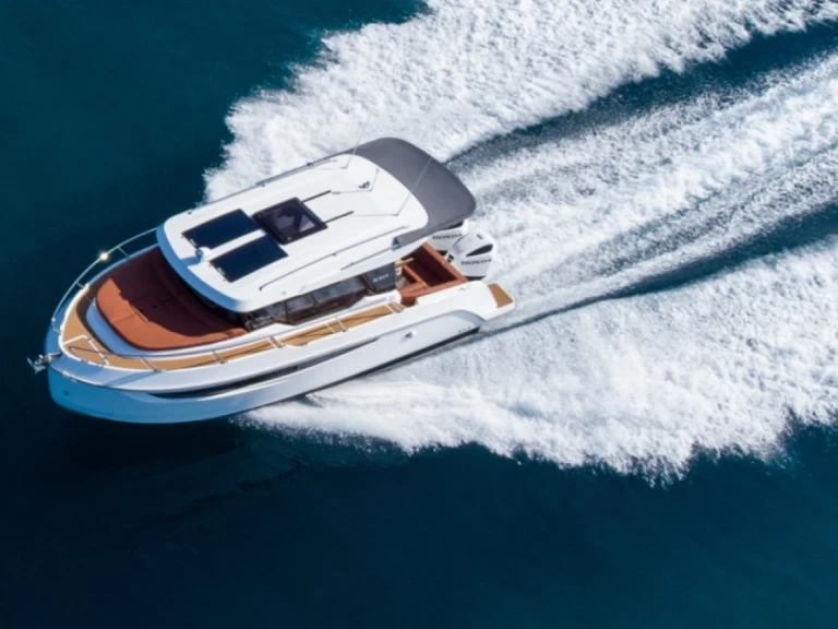 Alquiler de embarcaciones Advanced Yachts Kavi 9 enSplit en Samboat