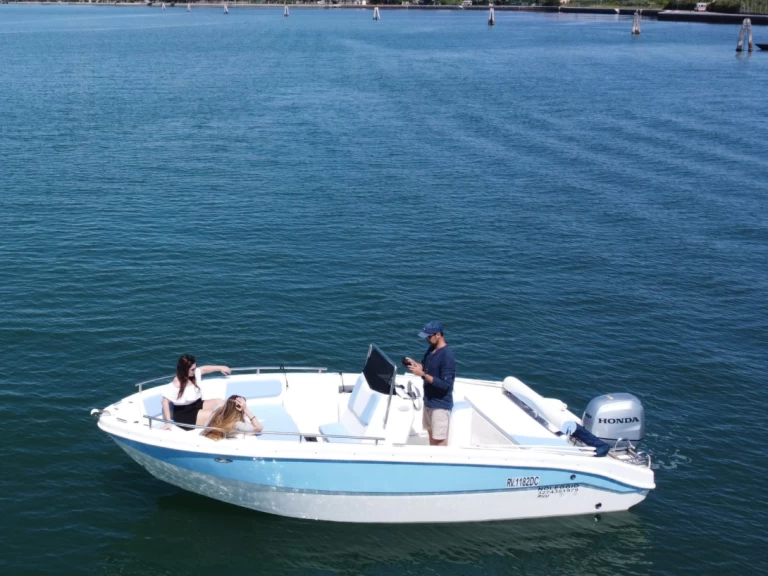 Alquiler de Kolmarine Open Teorema 20 en Venecia