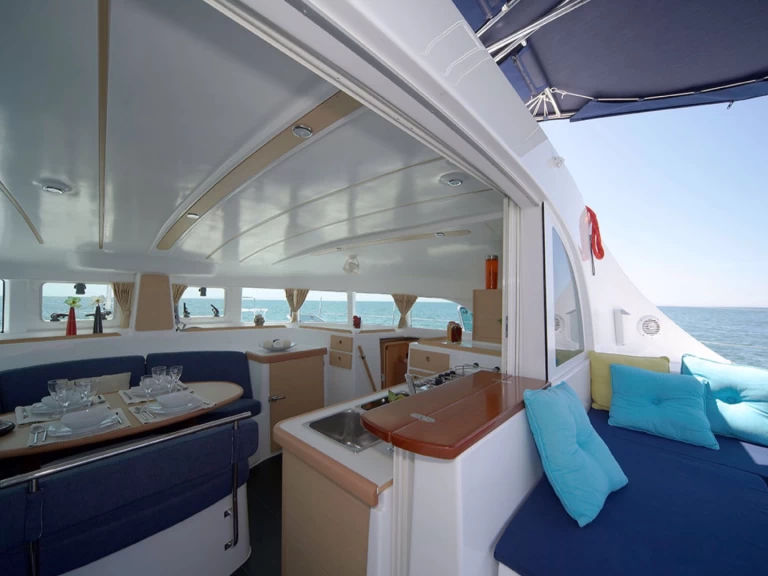 Alquiler de embarcaciones Lagoon Lagoon 380 S2 enRangiroa en Samboat