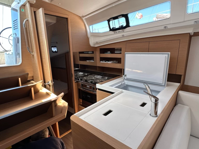 Alquiler de Velero, con o sin patrón Jeanneau Nettuno