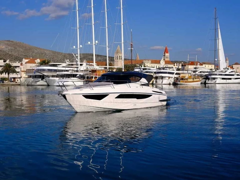 Alquiler de barcos Trogir barato de Focus Power 36