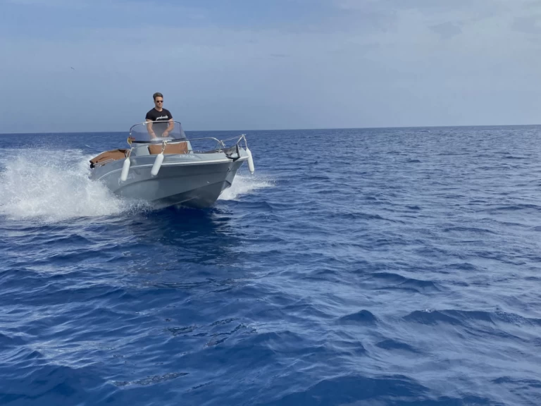 Alquiler Lancha Pacific Craft con o sin  título de navegación