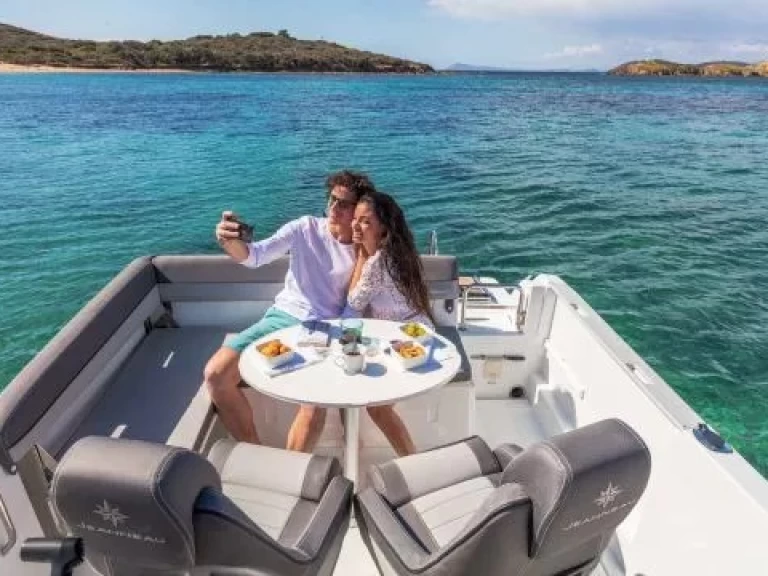 Alquiler de Jeanneau Cap Camarat 6.5 WA en Bastia Port