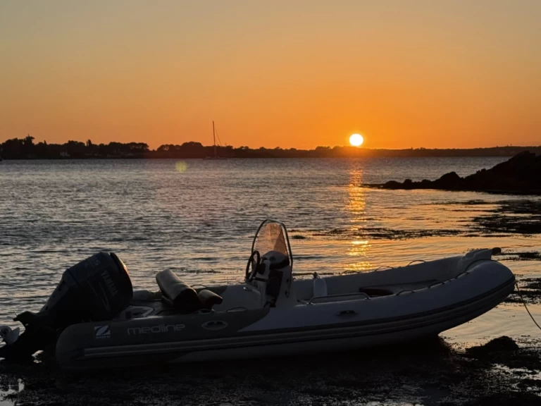 Alquiler Neumática Zodiac con o sin  título de navegación