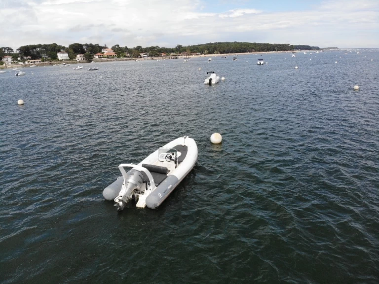 Zodiac Medline II de alquiler a Lège-Cap-Ferret