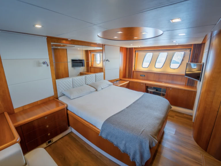 Alquiler de embarcaciones Sunseeker Predator 72 enIbiza Magna en Samboat