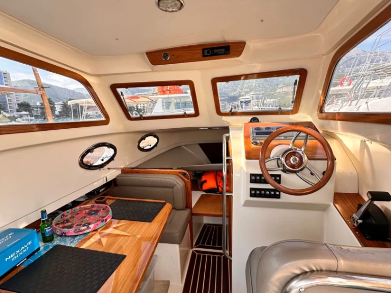 Alquiler de embarcaciones Betina 700 enBudva en Samboat