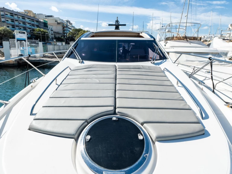 Alquiler de Sunseeker Predator 52 en San Julián