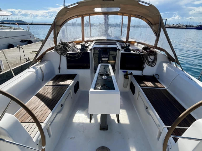 Alquiler de Dufour Dufour 382 Grand Large en Roses