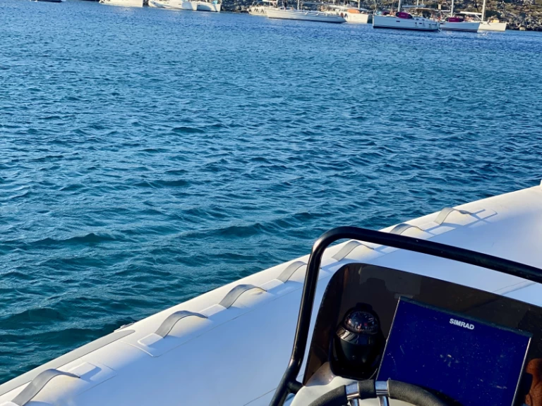 Alquiler Neumática HNC 690 con o sin  título de navegación