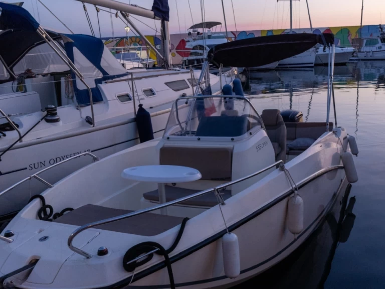 Alquiler de barcos Saint-Raphaël barato de Activ 555 Open