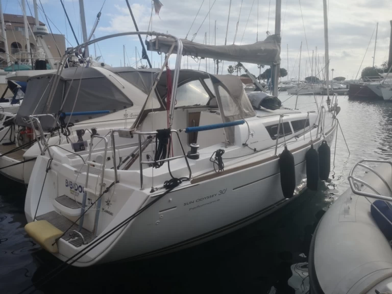 Alquiler de embarcaciones Jeanneau Sun Odyssey 30i enToulon en Samboat