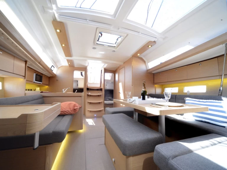 Alquiler de barcos Toulon barato de Dufour 412 Grand Large