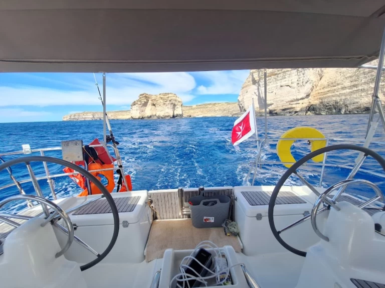 Alquiler Velero Jeanneau con o sin  título de navegación