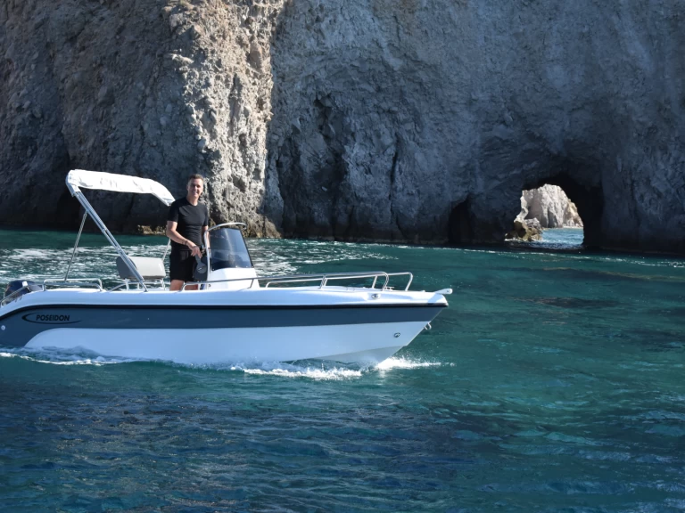 Poseidon BlueWater 170 de alquiler a Agía Kiriakí