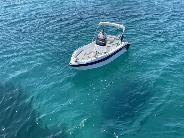 Alquiler de embarcaciones Poseidon bluwater 185 enAgía Kiriakí en Samboat