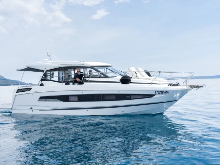 Alquiler de Lancha, con o sin patrón Jeanneau Makarska